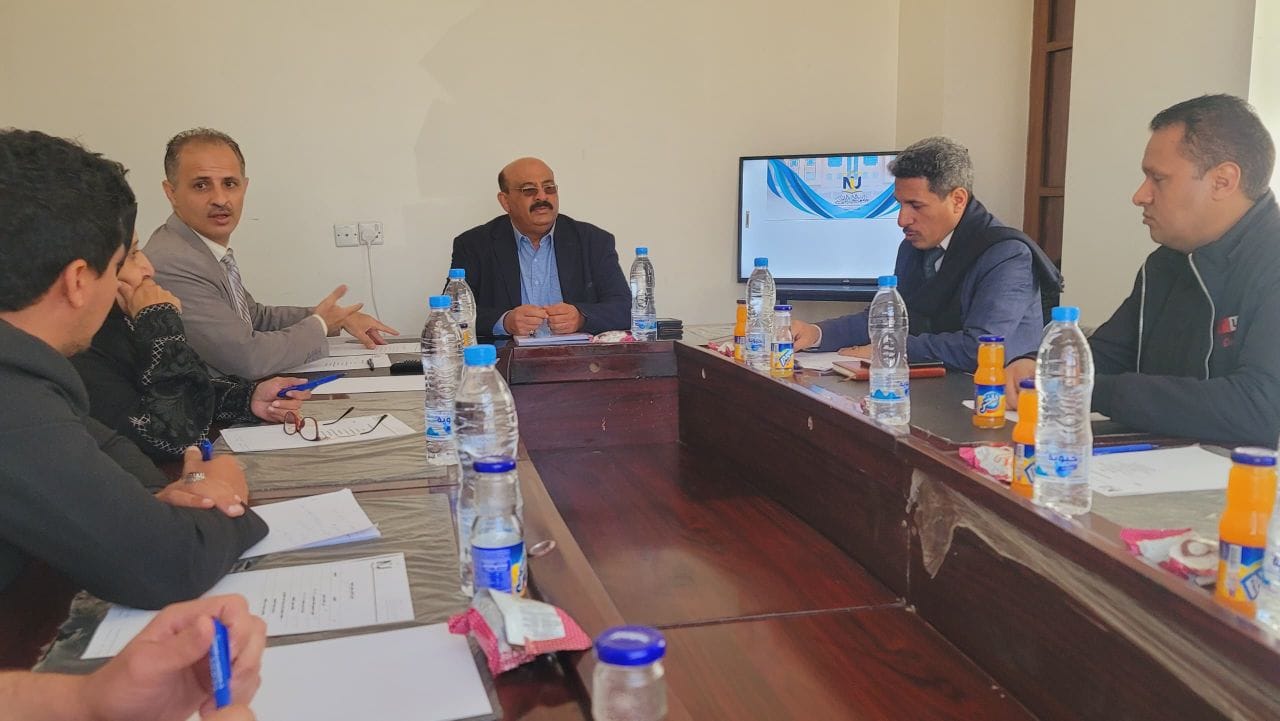 اجتماع لمناقشة التقرير السنوي وسبل تطوير العملية التعليمية